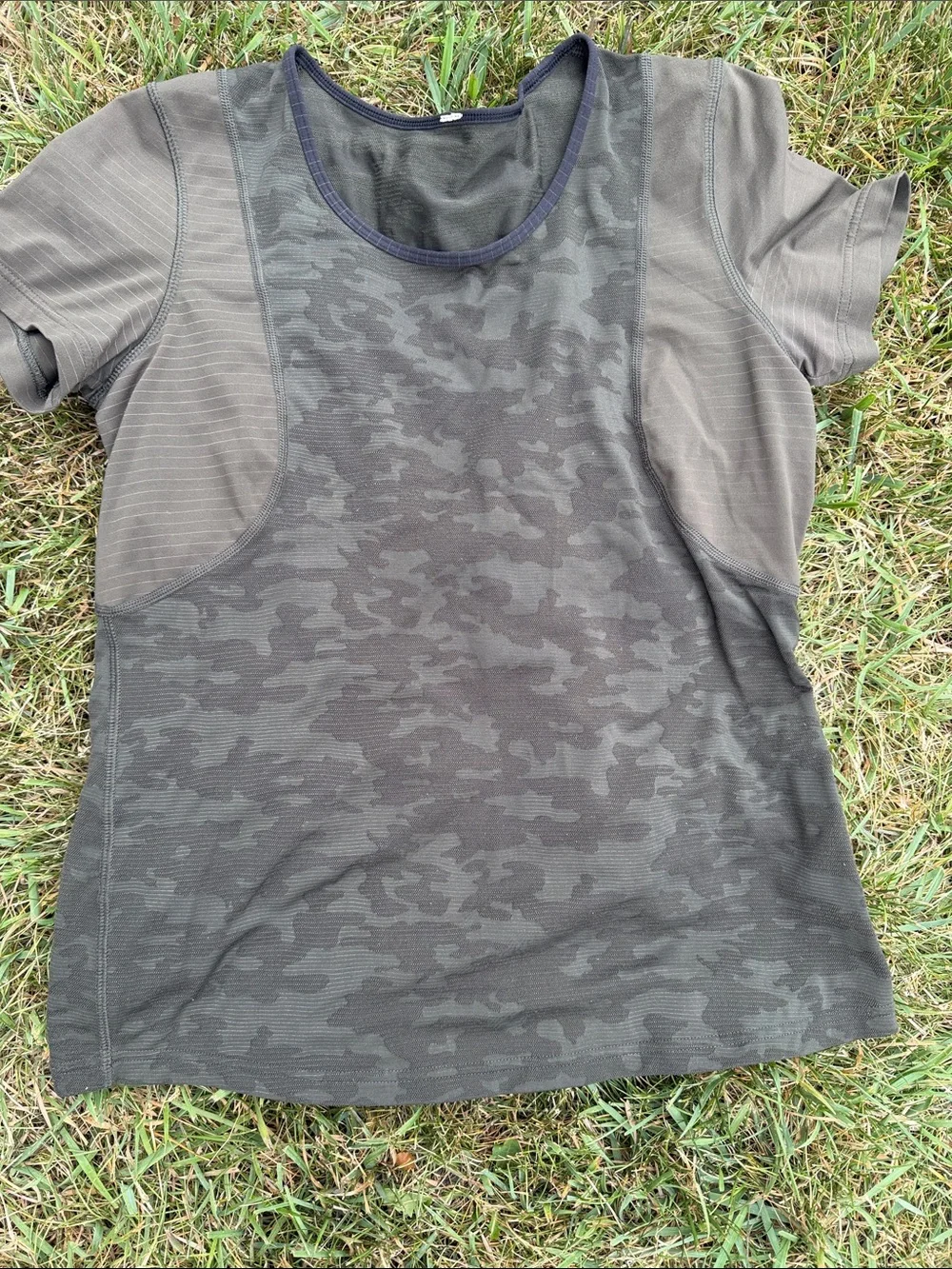 lululemon athletica woman’s Olive Green Camo Short Sleeve Tee